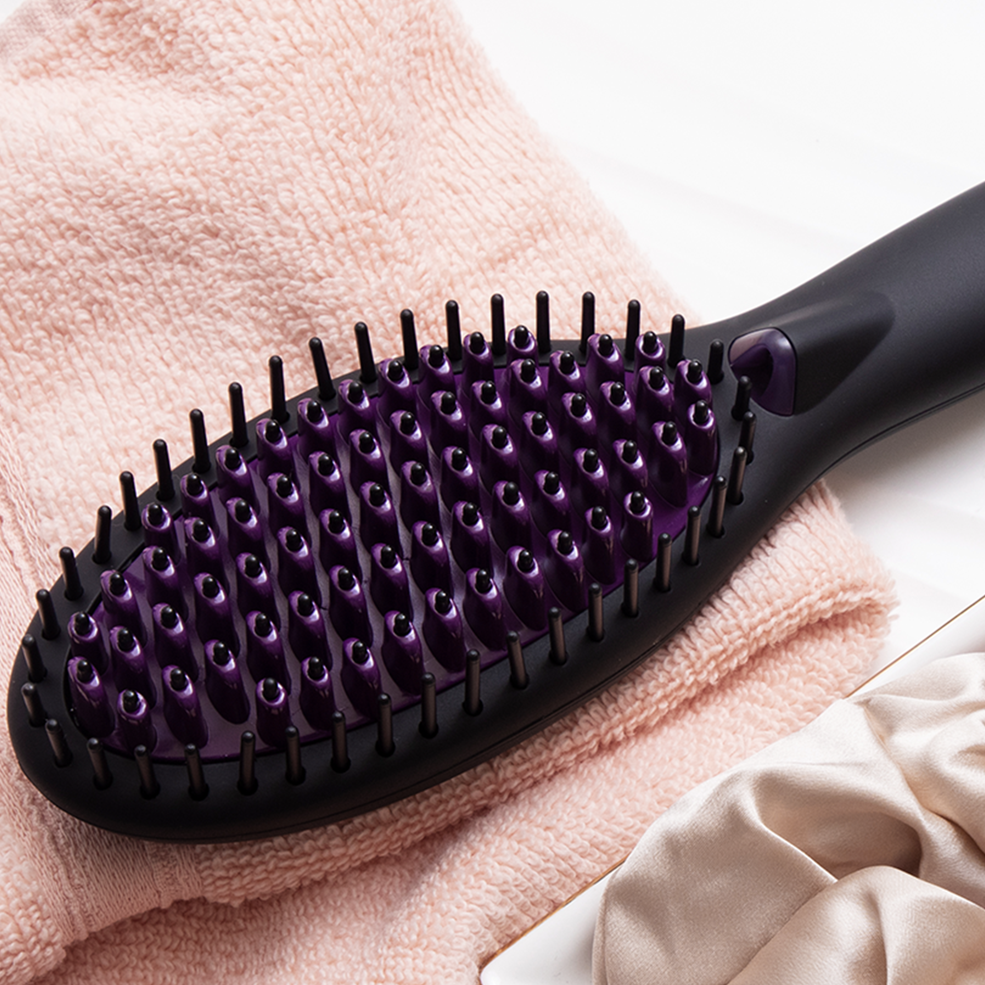 Straight Up Max Straightening Brush